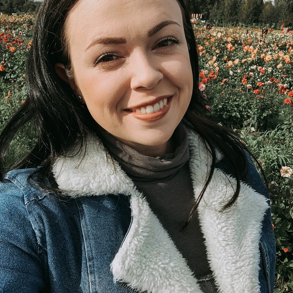 Meet your Posher, Britney - Picture 1 of 1